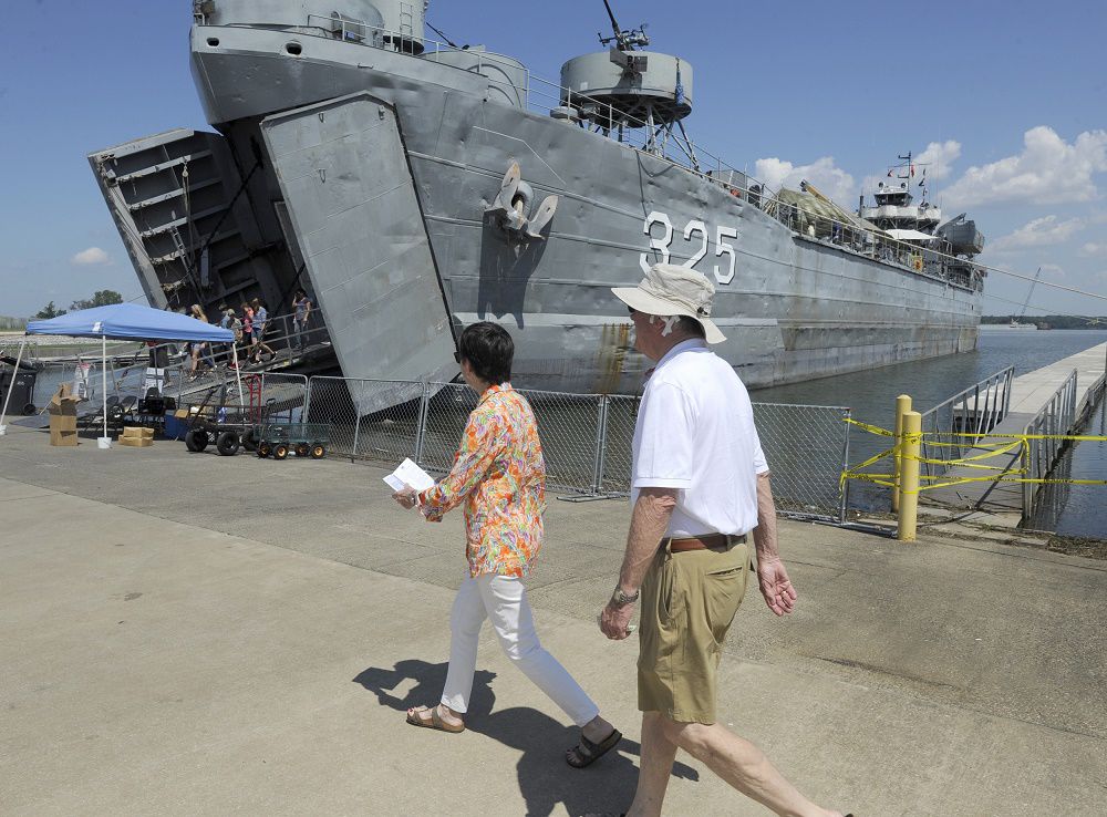 LST-325 Visits Decatur